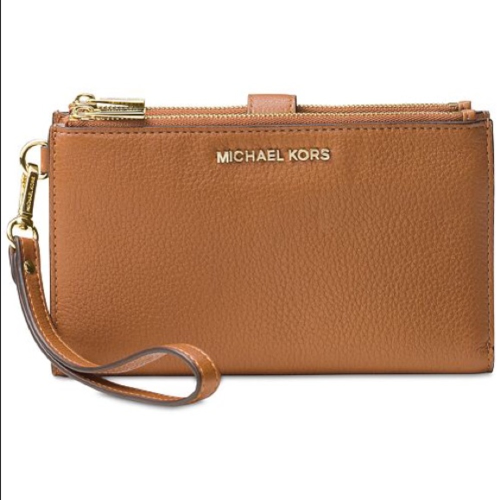 Michael Kors Wallet / Wristlet.